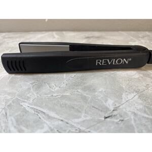Revlon Ceramic Hair Flat Iron Ultra Straight Quick Smooth Straightening RVST2043